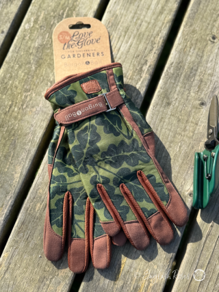 Burgon and Ball Gardening Gloves Love the Glove Ladies Green Leaf 2